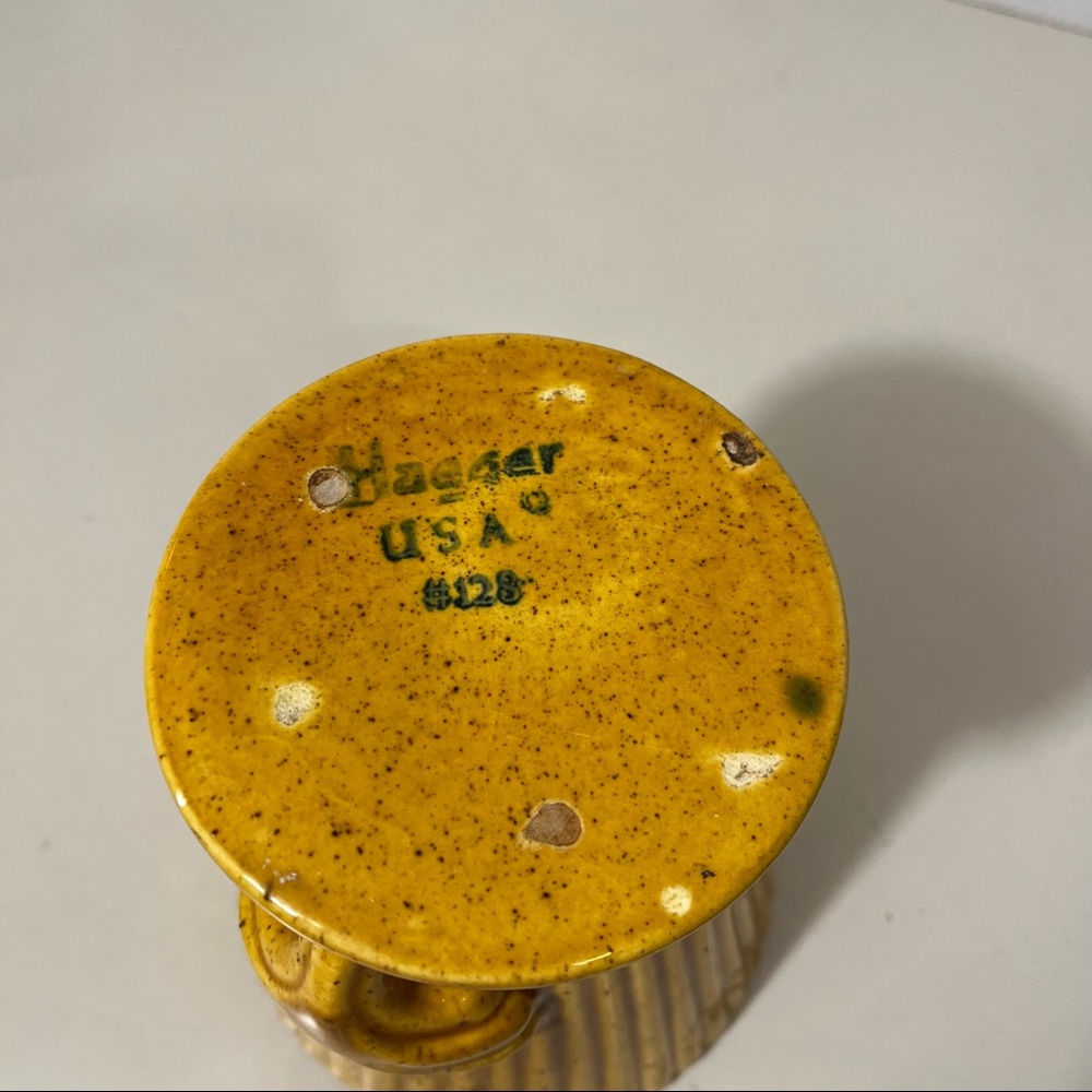 Vintage Haeger USA Mustard Yellow Speckled Footed Vase/Planter - Picture 4 of 4